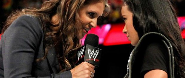 Stephanie-McMahon-vs-AJ-Lee